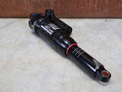 Federgabel & Dämpfer von Rock Shox, ROCKSHOX SUPER DELUXE ULTIMATE DH DÄMPFER 250X75 MM – DEBONAIR vor USEDBIKES - OB.DE Hintergrund