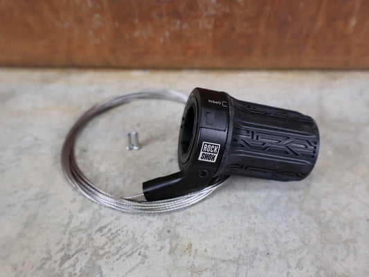 Zubehör von Sram, ROCKSHOX TWISTLOC ULTIMATE REMOTE – 2 - POSITION DREHGRIFF LINKS – 00.4318.079.000 vor USEDBIKES - OB.DE Hintergrund