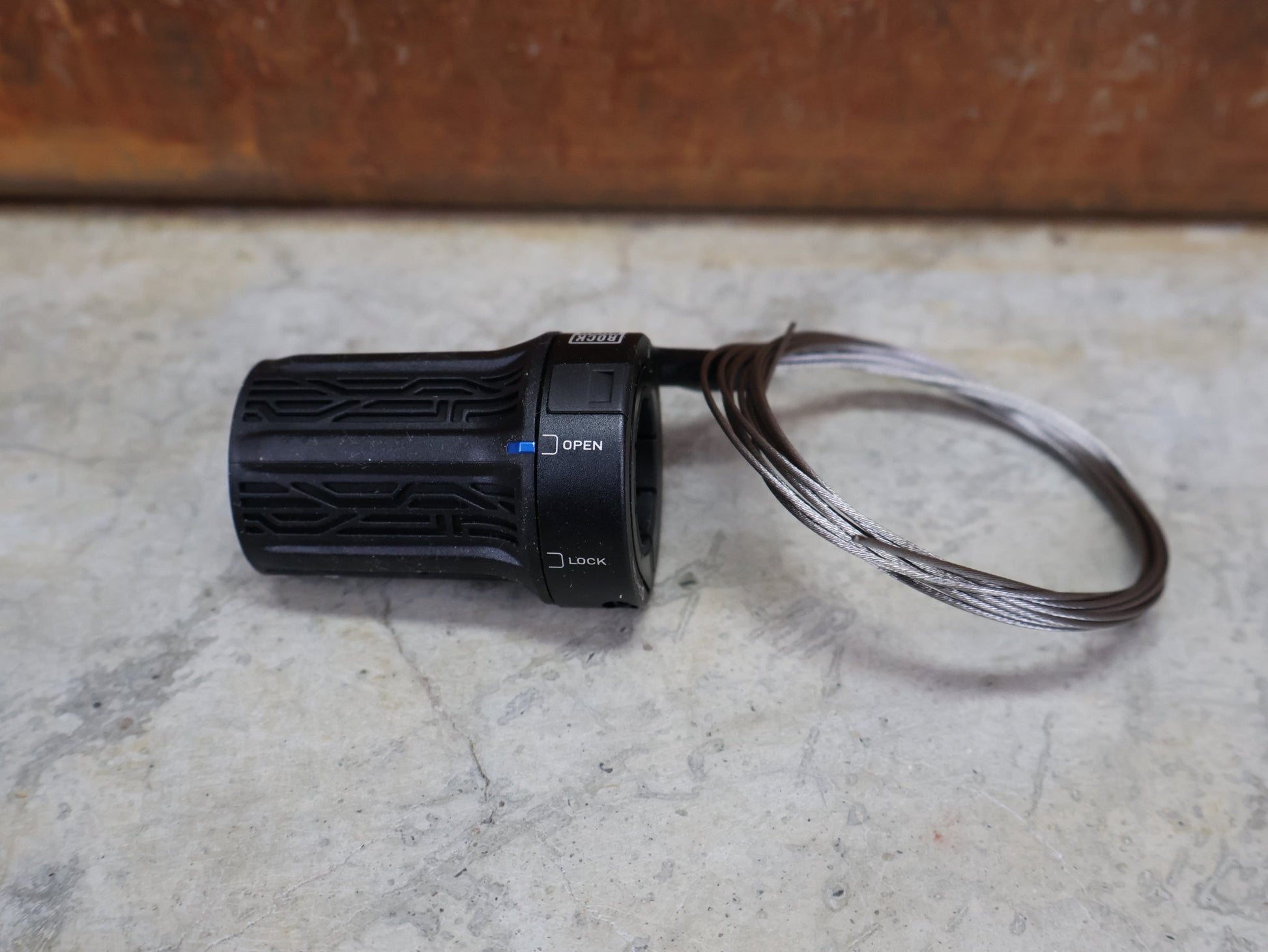 Zubehör von Sram, ROCKSHOX TWISTLOC ULTIMATE REMOTE – 2 - POSITION DREHGRIFF LINKS – 00.4318.079.000 vor USEDBIKES - OB.DE Hintergrund