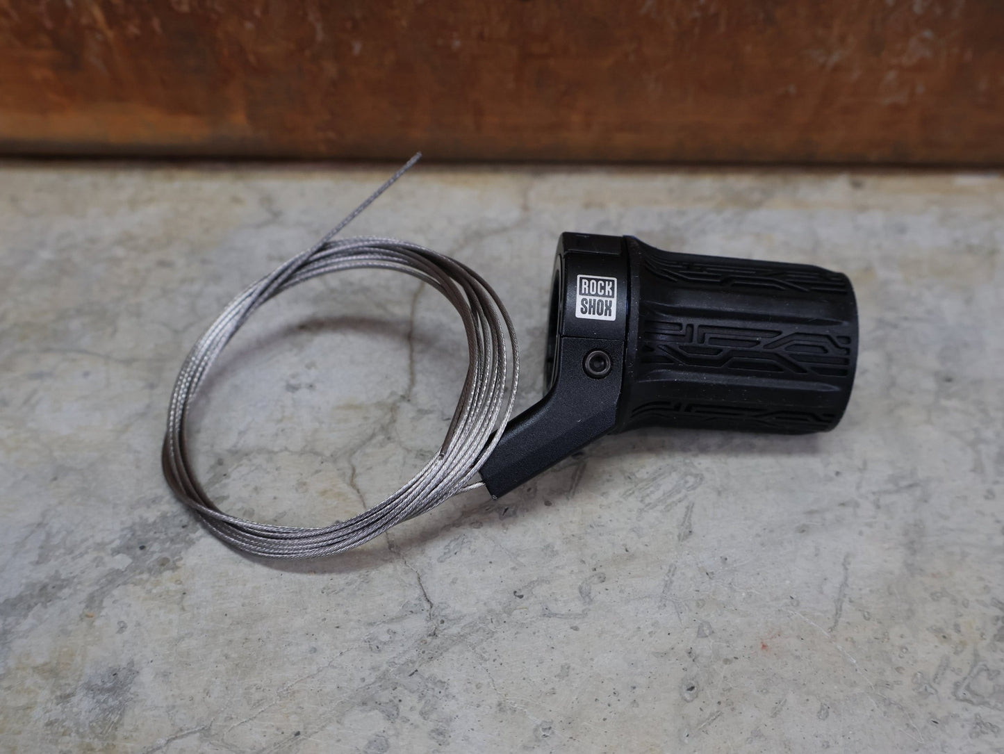 Zubehör von Sram, ROCKSHOX TWISTLOC ULTIMATE REMOTE – 2 - POSITION DREHGRIFF LINKS – 00.4318.079.000 vor USEDBIKES - OB.DE Hintergrund