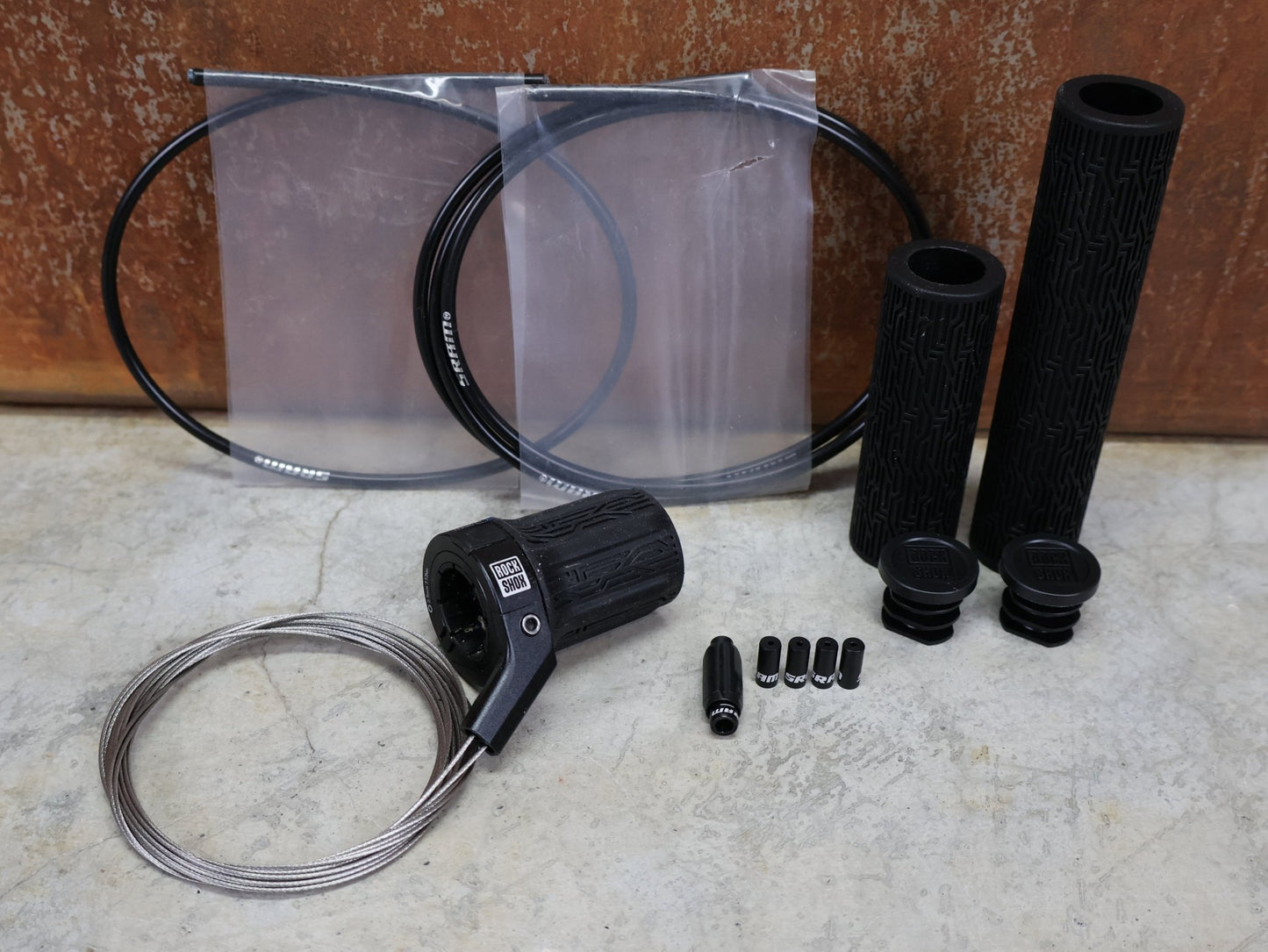 Zubehör von Sram, ROCKSHOX TWISTLOC ULTIMATE REMOTE – 2 - POSITION DREHGRIFF LINKS – 00.4318.079.000 vor USEDBIKES - OB.DE Hintergrund