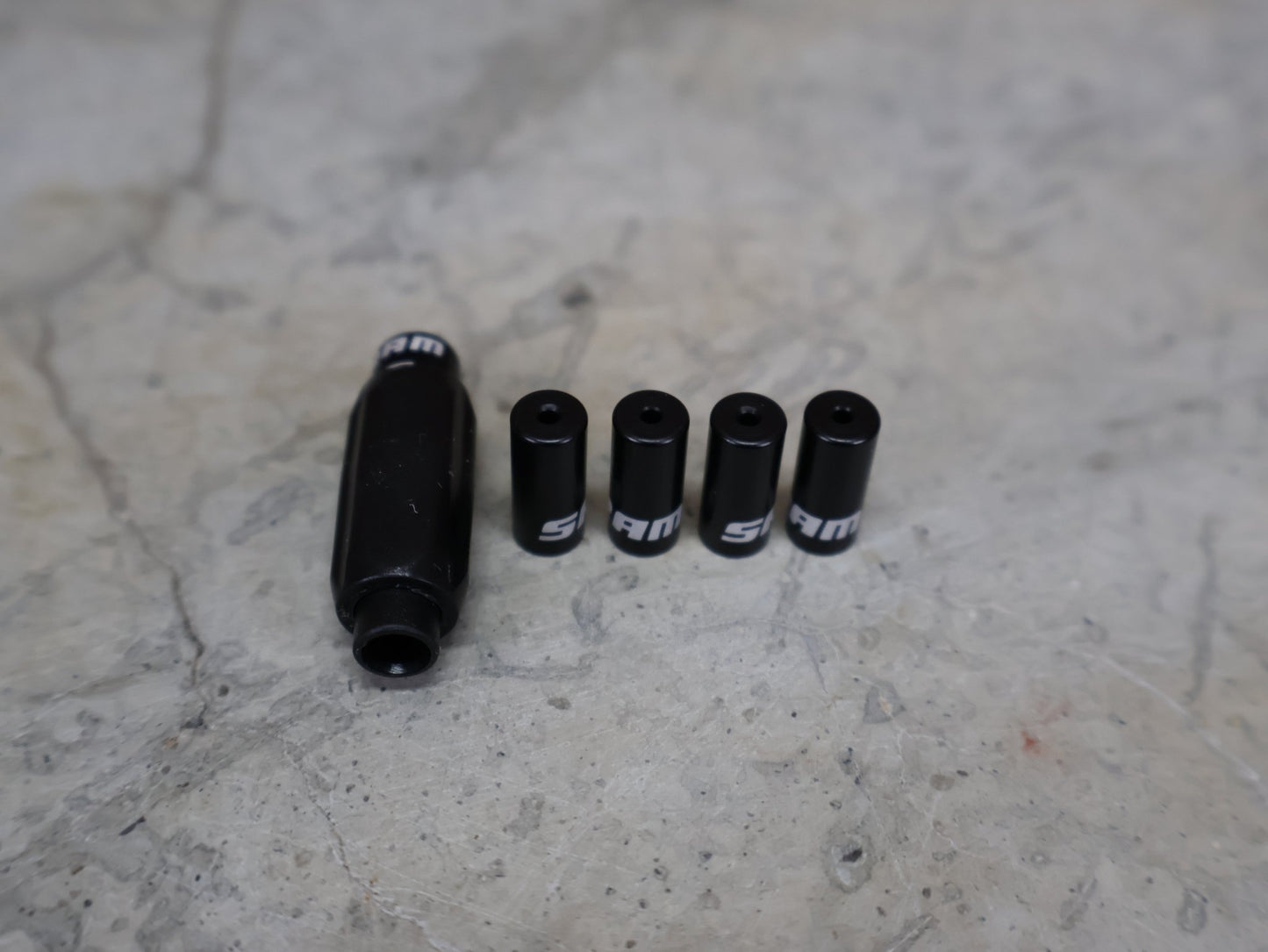 Zubehör von Sram, ROCKSHOX TWISTLOC ULTIMATE REMOTE – 2 - POSITION DREHGRIFF LINKS – 00.4318.079.000 vor USEDBIKES - OB.DE Hintergrund