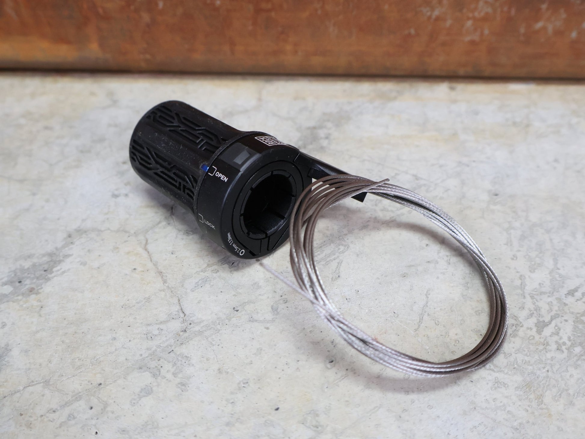 Zubehör von Sram, ROCKSHOX TWISTLOC ULTIMATE REMOTE – 2 - POSITION DREHGRIFF LINKS – 00.4318.079.000 vor USEDBIKES - OB.DE Hintergrund