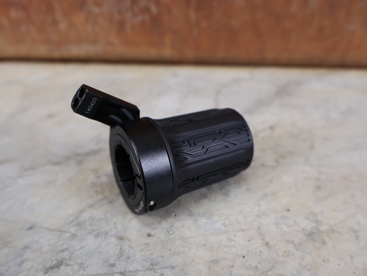 Zubehör von Sram, ROCKSHOX TWISTLOC ULTIMATE REMOTE – 2 - POSITION DREHGRIFF LINKS – 00.4318.079.000 vor USEDBIKES - OB.DE Hintergrund