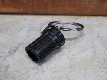 Zubehör von Sram, ROCKSHOX TWISTLOC ULTIMATE REMOTE – 2 - POSITION DREHGRIFF LINKS – 00.4318.079.000 vor USEDBIKES - OB.DE Hintergrund