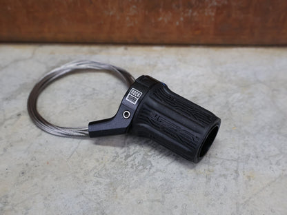 Zubehör von Sram, ROCKSHOX TWISTLOC ULTIMATE REMOTE – 2 - POSITION DREHGRIFF LINKS – 00.4318.079.000 vor USEDBIKES - OB.DE Hintergrund