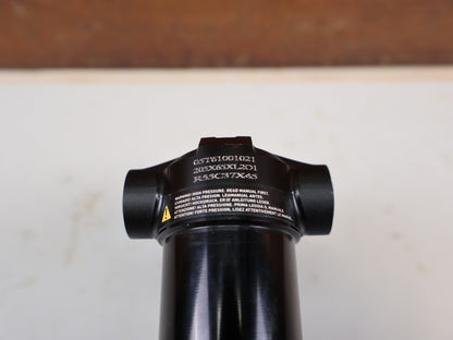 Federgabel & Dämpfer von Rock Shox, RockShox Vivid Ultimate Air Dämpfer 205x65mm Trunnion RC2T vor USEDBIKES-OB.DE Hintergrund