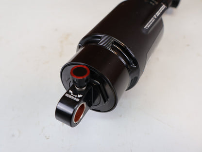 Federgabel & Dämpfer von Rock Shox, RockShox Vivid Ultimate Air Dämpfer 205x65mm Trunnion RC2T vor USEDBIKES-OB.DE Hintergrund