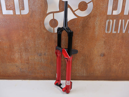 Federgabel von Rock Shox, RockShox ZEB Ultimate B1 29" 170mm Electric Red FS-ZEB-ULT-B1 vor USEDBIKES-OB.DE Hintergrund