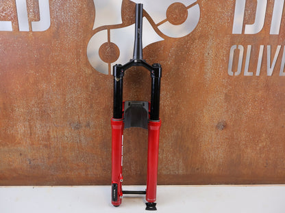 Federgabel von Rock Shox, RockShox ZEB Ultimate B1 29" 170mm Electric Red FS-ZEB-ULT-B1 vor USEDBIKES-OB.DE Hintergrund