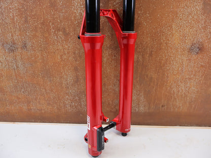 Federgabel von Rock Shox, RockShox ZEB Ultimate B1 29" 170mm Electric Red FS-ZEB-ULT-B1 vor USEDBIKES-OB.DE Hintergrund