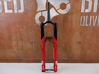 Federgabel von Rock Shox, RockShox ZEB Ultimate B1 29" 170mm Electric Red FS-ZEB-ULT-B1 vor USEDBIKES-OB.DE Hintergrund