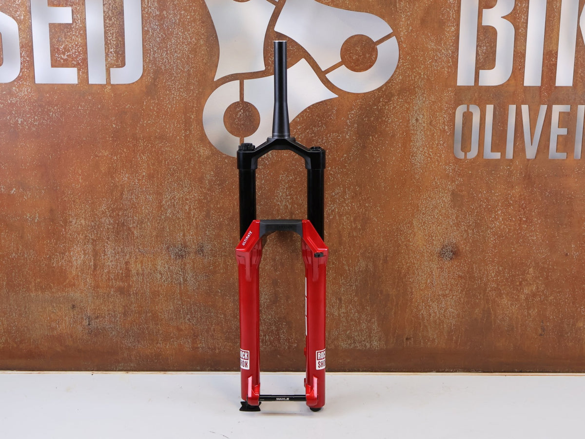 Federgabel von Rock Shox, RockShox ZEB Ultimate B1 29" 170mm Electric Red FS-ZEB-ULT-B1 vor USEDBIKES-OB.DE Hintergrund