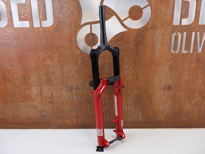 Federgabel von Rock Shox, RockShox ZEB Ultimate B1 29" 170mm Electric Red FS-ZEB-ULT-B1 vor USEDBIKES-OB.DE Hintergrund