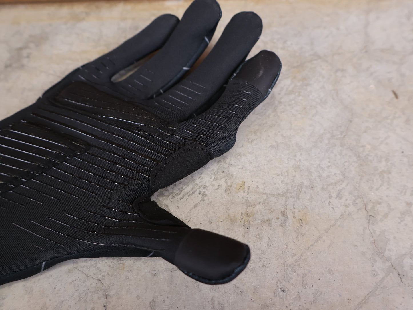 Handschuhe - BOH von Roeckl, ROECKL – RACCANO WINTER FAHRRADHANDSCHUHE vor USEDBIKES - OB.DE Hintergrund
