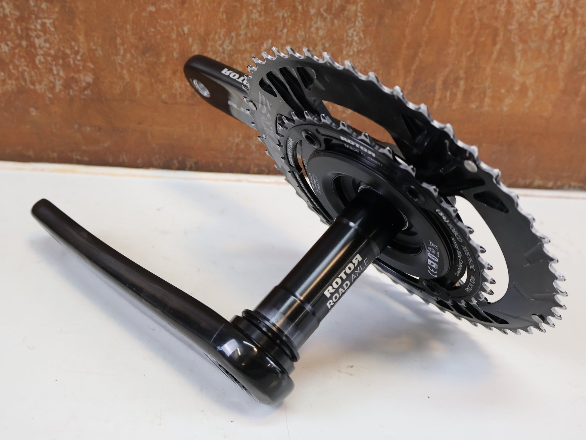 Powermeter von Rotor, ROTOR INSPIDER ALDHU CARBON POWERMETER KURBEL 172.5MM 50/34T ANT+ & BLUETOOTH vor USEDBIKES-OB.DE Hintergrund