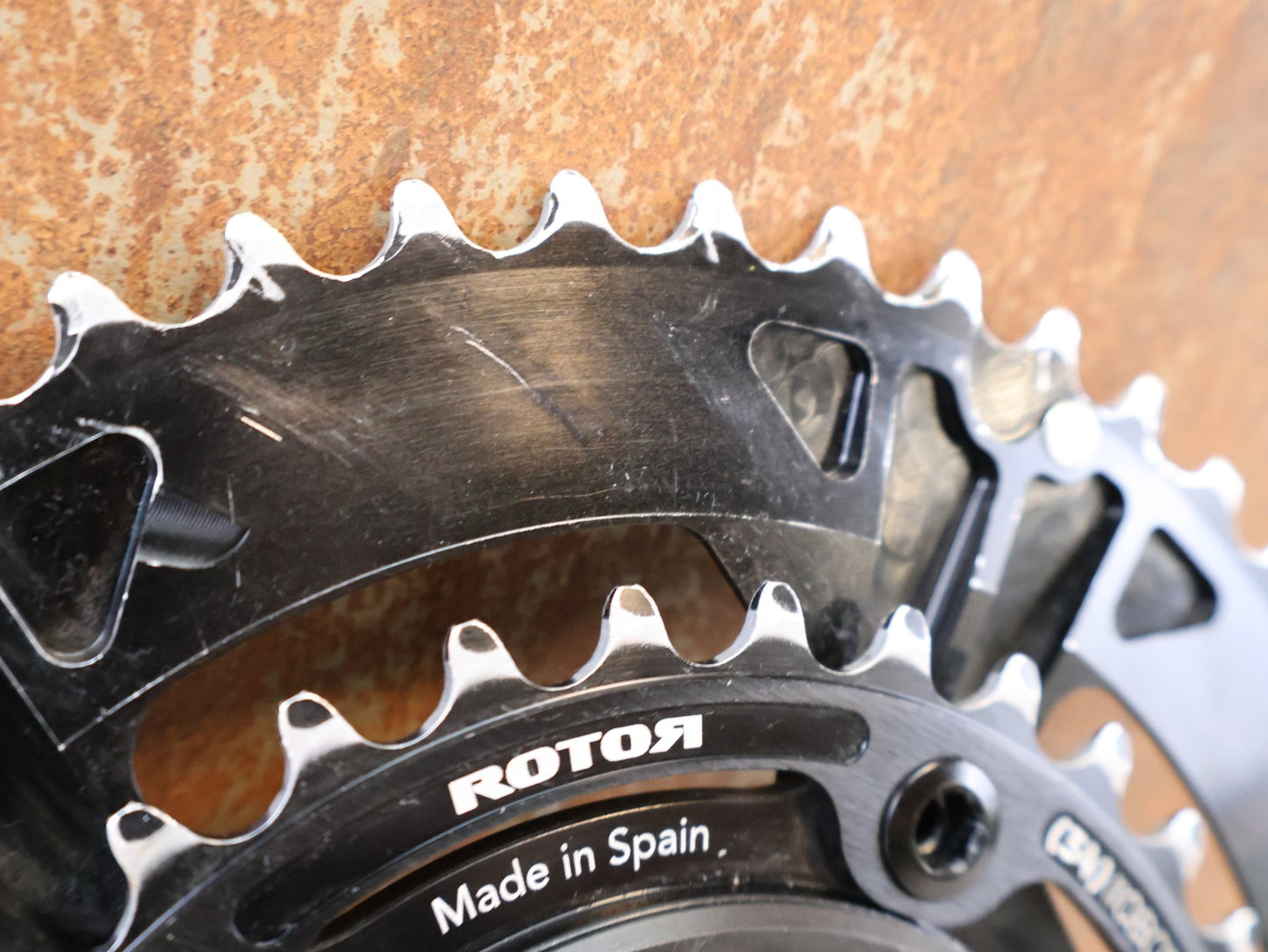 Powermeter von Rotor, ROTOR INSPIDER ALDHU CARBON POWERMETER KURBEL 172.5MM 50/34T ANT+ & BLUETOOTH vor USEDBIKES-OB.DE Hintergrund