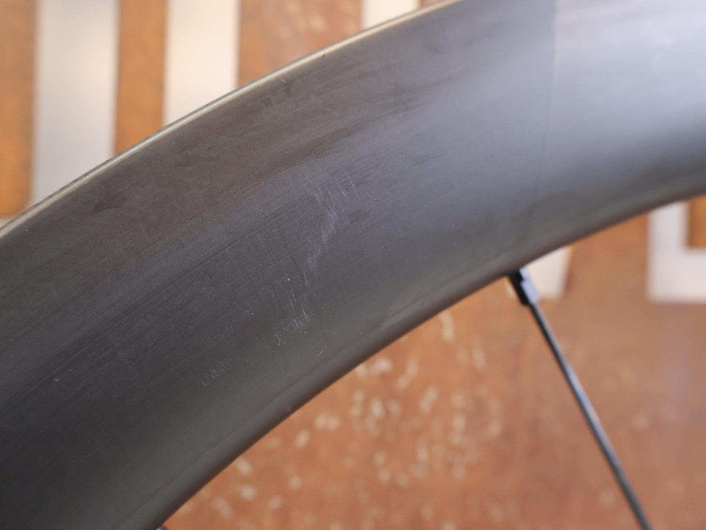Laufrad/Laufradsatz von Specialized, ROVAL CLX 50 DISC CARBON LAUFRADSATZ / SAGAN CHASING RAINBOWS COLLECTION / SHIMANO HG vor USEDBIKES-OB.DE Hintergrund