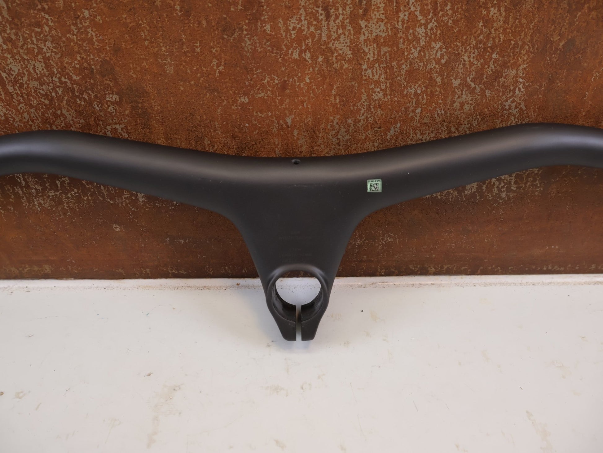 Lenker von Specialized, ROVAL CONTROL SL COCKPIT 90MM 780MM 12 GRAD 253G vor USEDBIKES-OB.DE Hintergrund