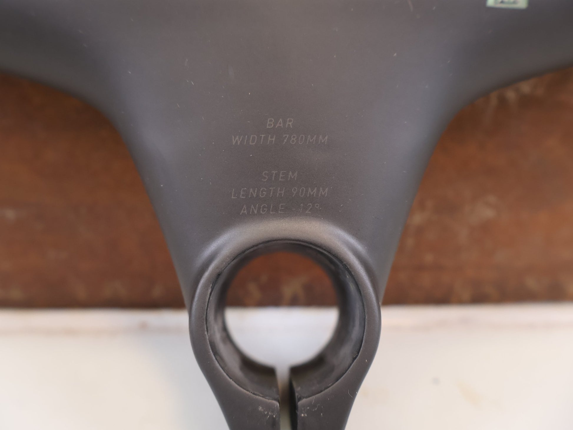 Lenker von Specialized, ROVAL CONTROL SL COCKPIT 90MM 780MM 12 GRAD 253G vor USEDBIKES-OB.DE Hintergrund