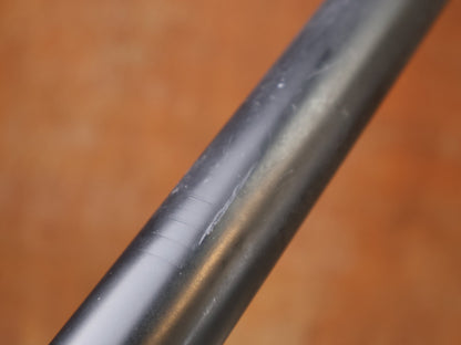 Sattelstütze von Specialized, ROVAL TERRA CARBON SATTELSTÜTZE / 27.2 MM / 380 MM / 0 MM OFFSET / BASTLERWARE vor USEDBIKES-OB.DE Hintergrund