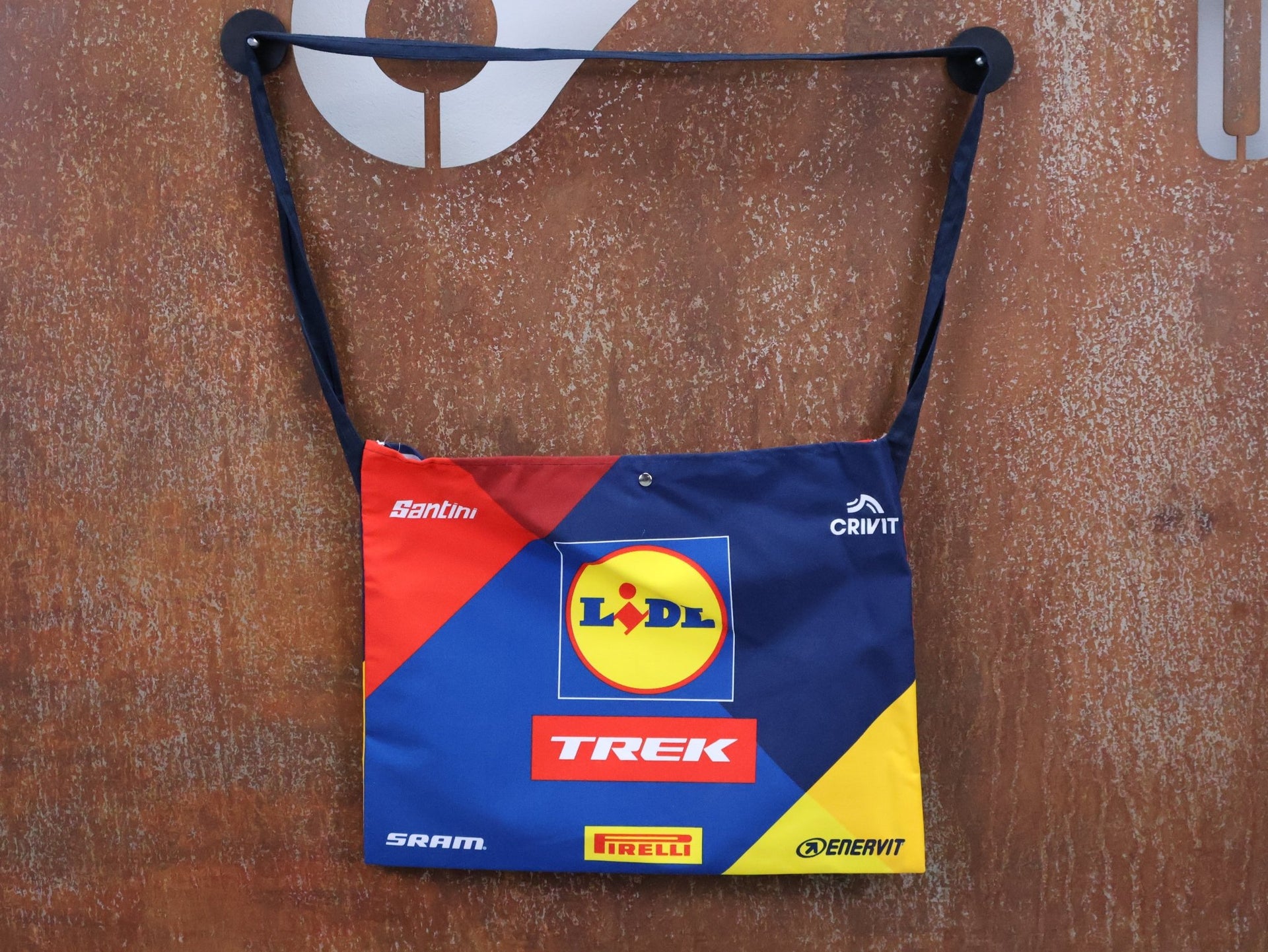 lidl schutzblech SANTINI LIDL-TREK MUSETTE FEEDBAG / VERPFLEGUNGSBEUTEL BLAU / ROT / GE –  USEDBIKES-OB.DE