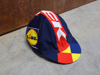 Kopfbedeckung von Santini, SANTINI – LIDL - TREK TEAM REPLICA FAHRRADMÜTZE / UNISEX / MODELL 5321093 vor USEDBIKES - OB.DE Hintergrund