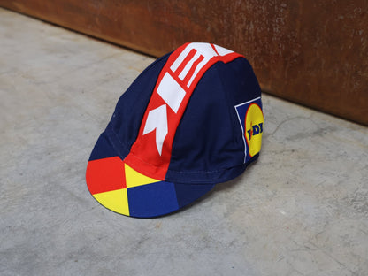 Kopfbedeckung von Santini, SANTINI – LIDL - TREK TEAM REPLICA FAHRRADMÜTZE / UNISEX / MODELL 5321093 vor USEDBIKES - OB.DE Hintergrund