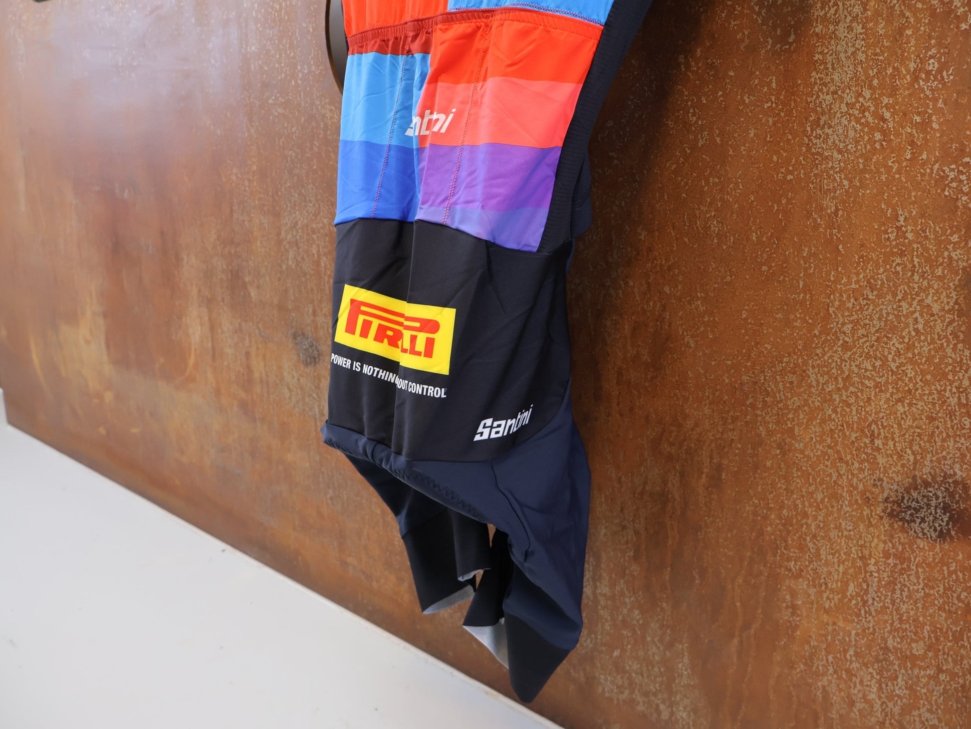 Damenbekleidung - TFR von Santini, SANTINI TREK FACTORY RACING ROADSUIT / EVIE RICHARDS EDITION EX. WORLDCHAMP / GR. XS vor USEDBIKES-OB.DE Hintergrund