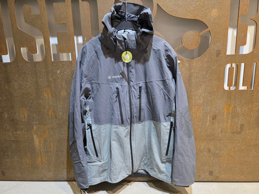 Freizeitbekleidung - BOH von Schöffel, SCHÖFFEL PRO SCHUTZSCHILD ZIPIN JACKE / HERREN in variant_title vor USEDBIKES - OB.DE Hintergrund