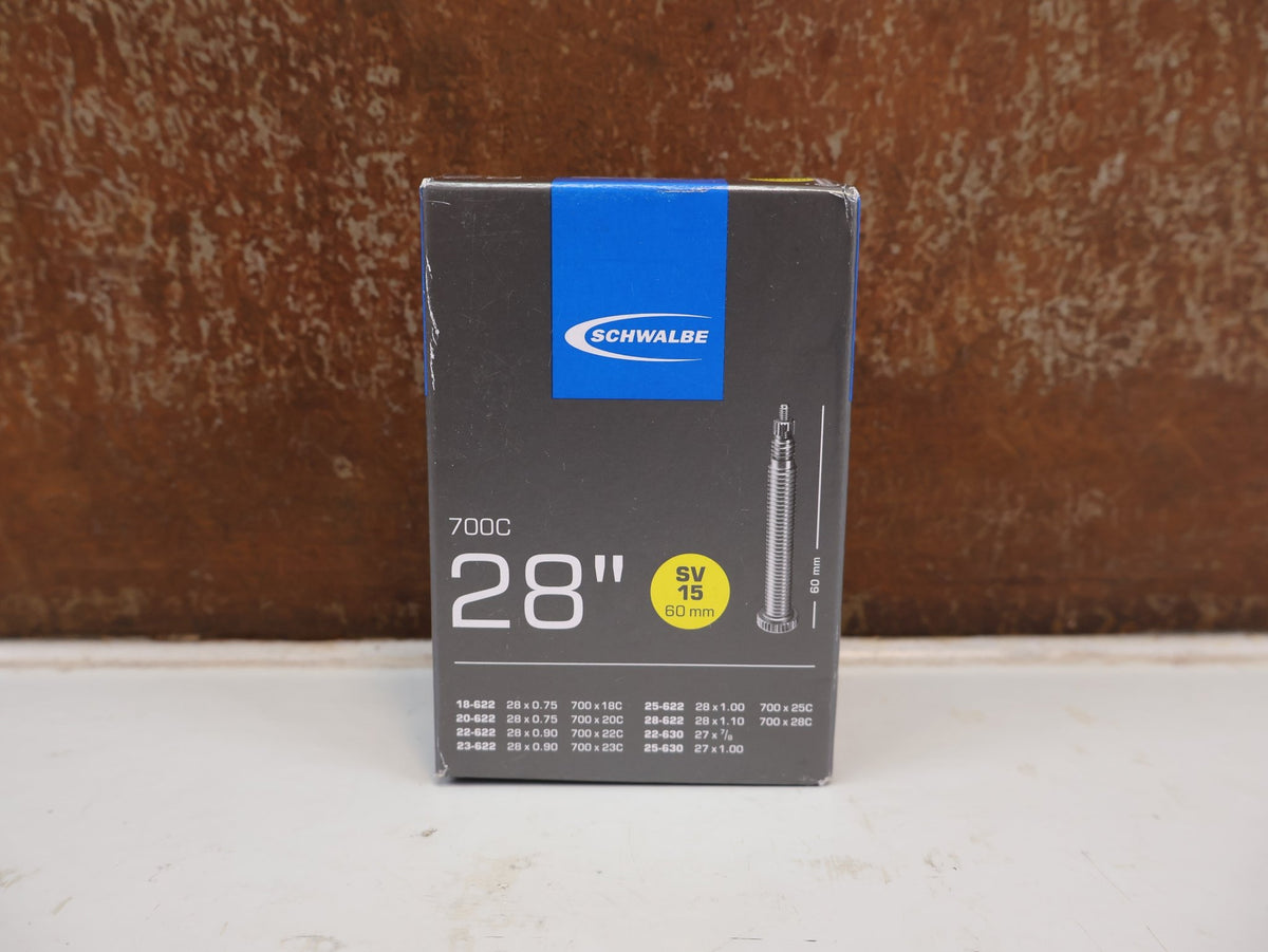 Reifen von Schwalbe, SCHWALBE NR 15 SCHLAUCH 28 ZOLL PRESTA 40MM RENNRAD 105G vor USEDBIKES-OB.DE Hintergrund