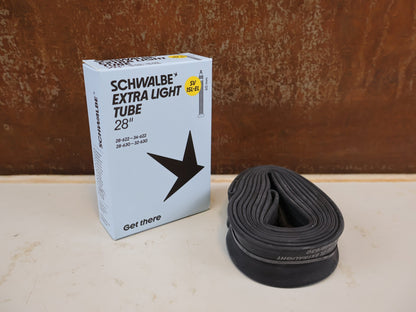 Reifen von Schwalbe, Schwalbe Nr. 15L-EL Extralight Schlauch SV 60mm 28" 28/34-622 vor USEDBIKES-OB.DE Hintergrund