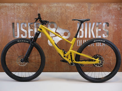 Mountainbike von Scor, SCOR 2030 NX / GRÖSSE M/L / FULL CARBON / ROCKSHOX PIKE / NOT YELLOW vor USEDBIKES - OB.DE Hintergrund