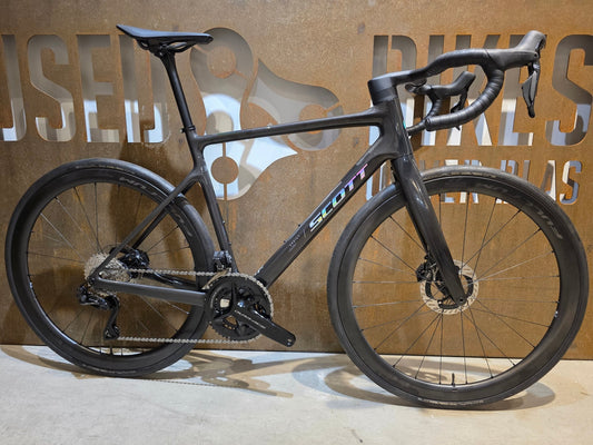 Rennrad von Scott, SCOTT ADDICT 10 / CARBON BLACK / M vor USEDBIKES - OB.DE Hintergrund