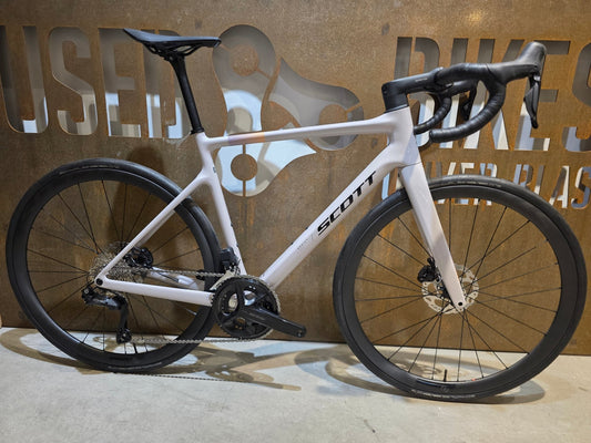 Rennrad von Scott, SCOTT ADDICT 30 / HUSHED PINK / M vor USEDBIKES - OB.DE Hintergrund