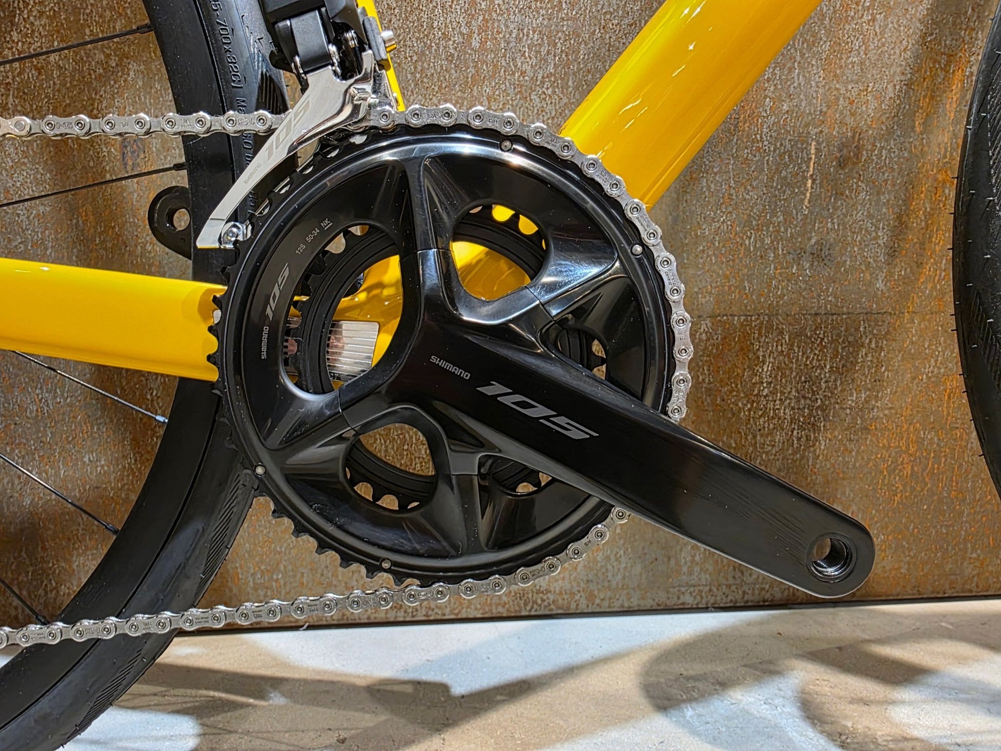 Rennrad von Scott, SCOTT ADDICT 40 / BAHAMA YELLOW / M vor USEDBIKES - OB.DE Hintergrund