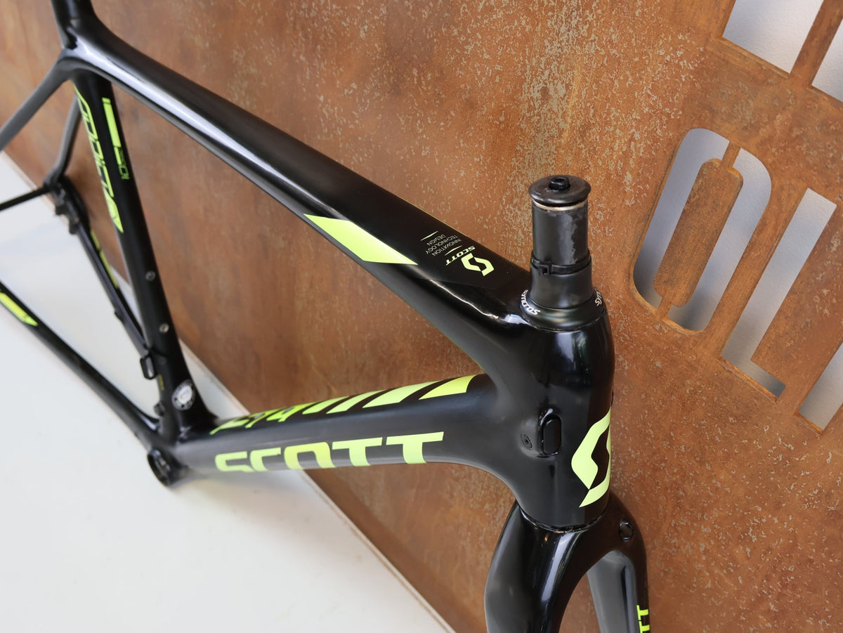 Rennradrahmen von Scott, SCOTT ADDICT CX RC CARBON RAHMENSET DISC / M / BASTLERWARE vor USEDBIKES-OB.DE Hintergrund