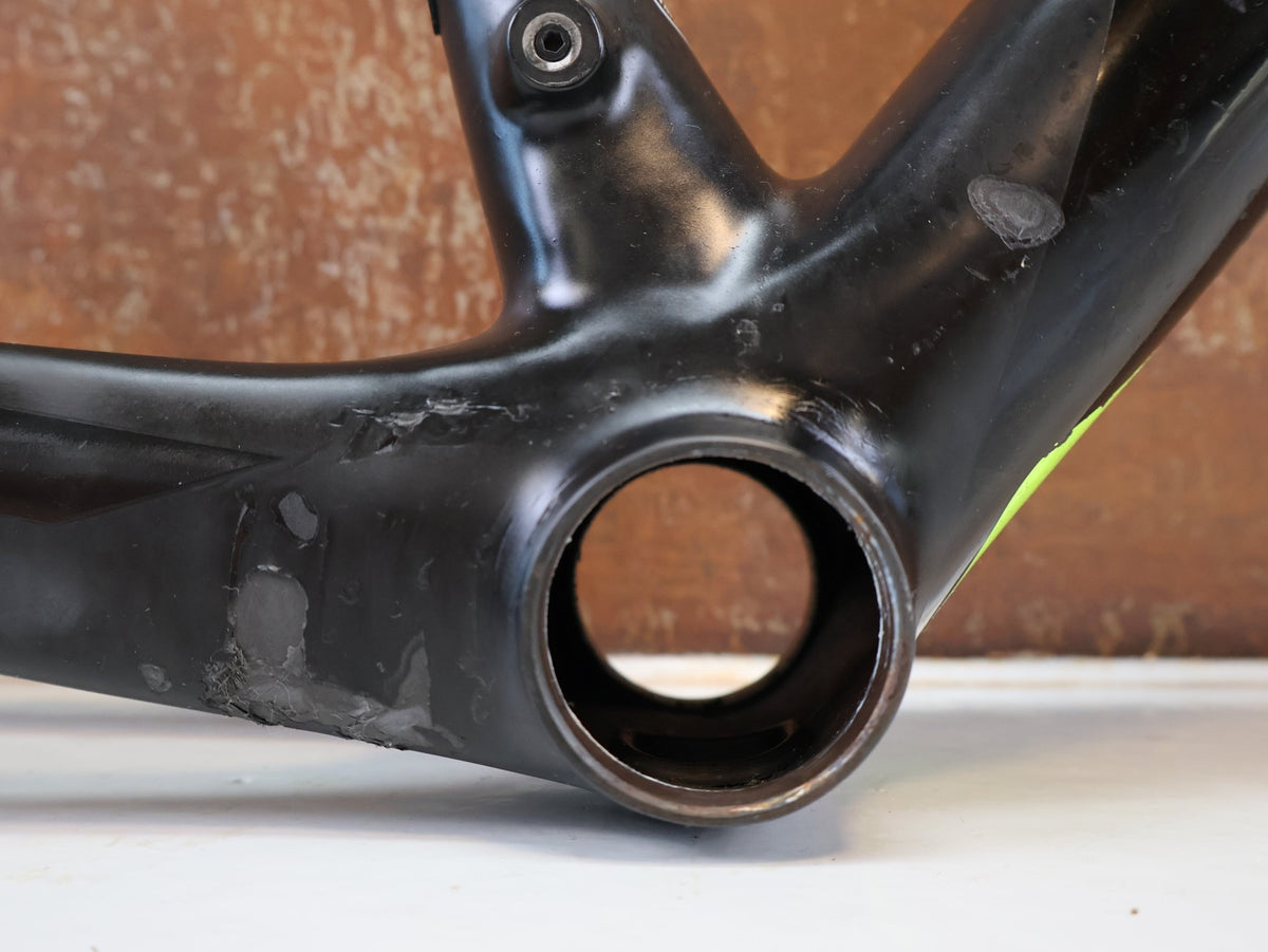 Rennradrahmen von Scott, SCOTT ADDICT CX RC CARBON RAHMENSET DISC / M / BASTLERWARE vor USEDBIKES-OB.DE Hintergrund