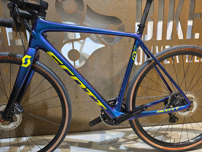 Gravel/Cyclocross von Scott, SCOTT ADDICT CX RC / GRAVEL / L vor USEDBIKES - OB.DE Hintergrund