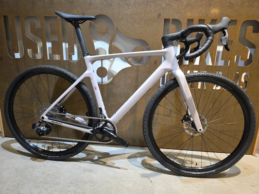 Gravel/Cyclocross von Scott, SCOTT ADDICT GRAVEL 30 / HUSHED PINK / M vor USEDBIKES - OB.DE Hintergrund