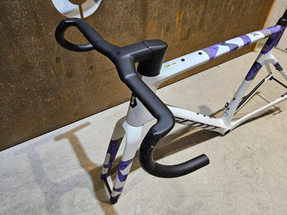 Gravel - /Cyclocrossrahmen von Scott, SCOTT ADDICT GRAVEL RC RAHMENSET / DISC / 58CM in variant_title vor USEDBIKES - OB.DE Hintergrund