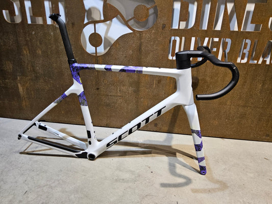 Gravel - /Cyclocrossrahmen von Scott, SCOTT ADDICT GRAVEL RC RAHMENSET / DISC / 58CM in variant_title vor USEDBIKES - OB.DE Hintergrund