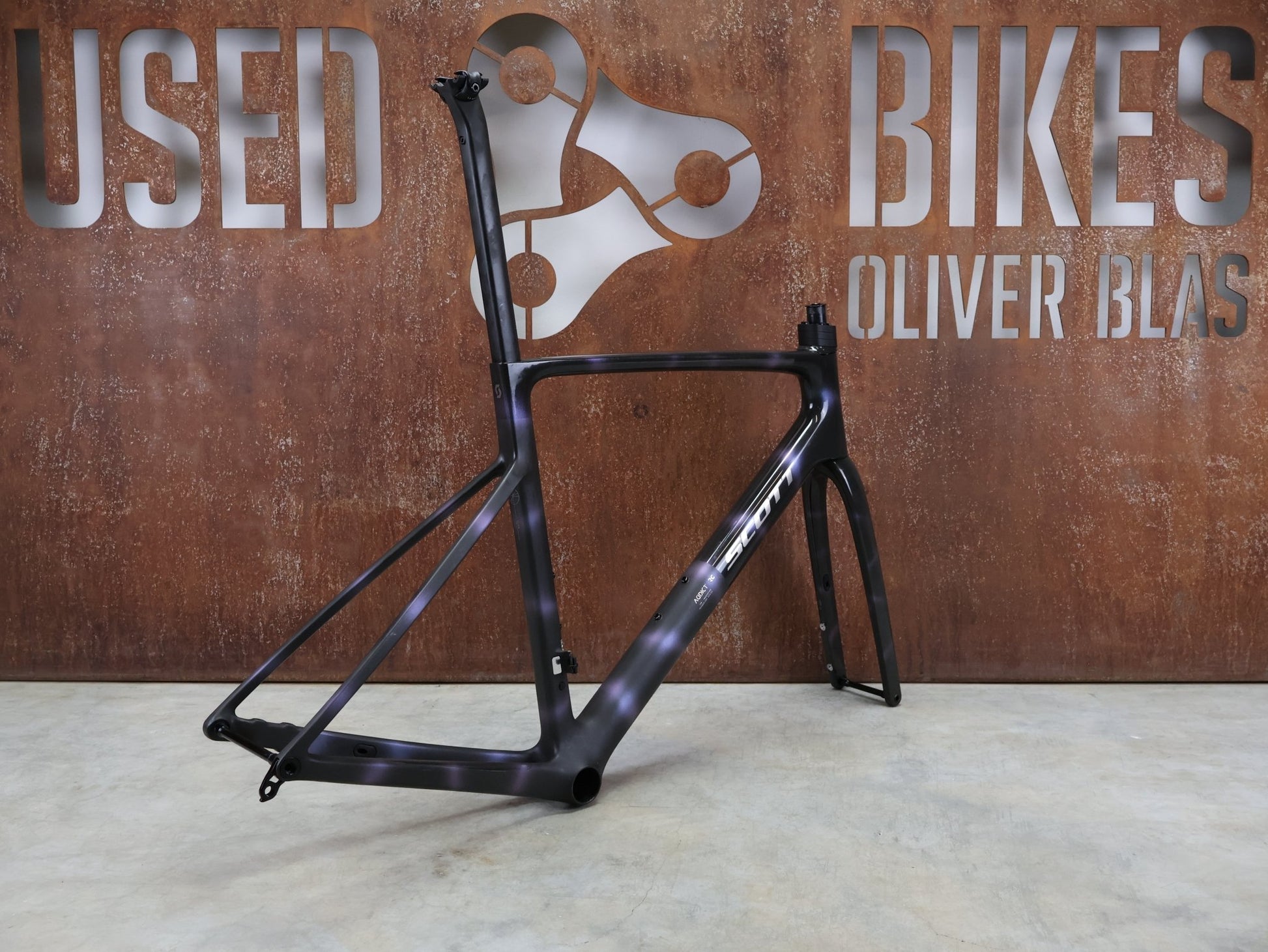 Rennradrahmen von Scott, SCOTT ADDICT RC ULTIMATE RAHMENSET / SUNBEAM BLACK / DISC / 56CM vor USEDBIKES - OB.DE Hintergrund