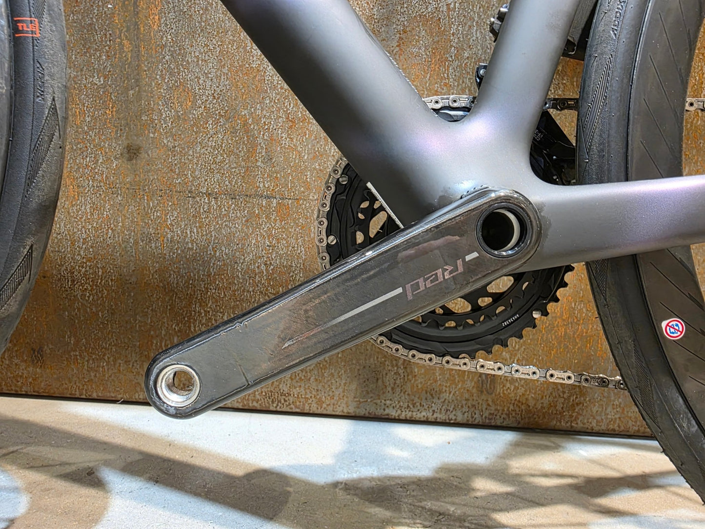 Rennrad von Scott, SCOTT ADDICT RC ULTIMATE / SUNBEAM BLACK / M vor USEDBIKES - OB.DE Hintergrund