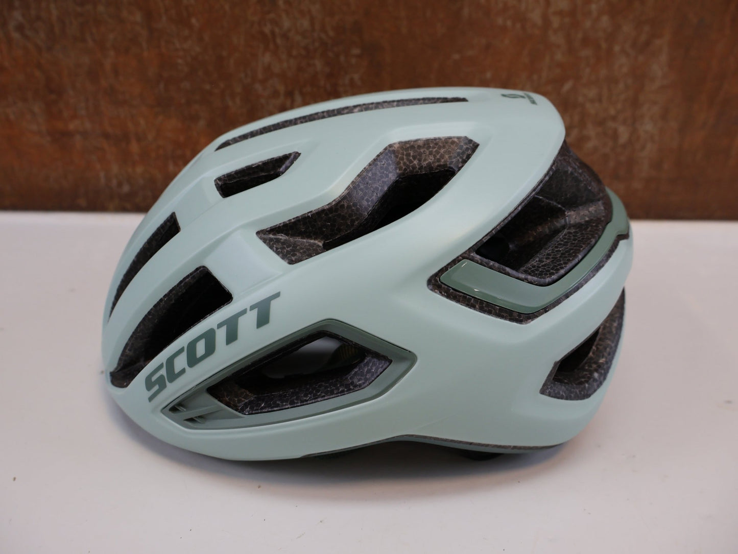 Helme von Scott, SCOTT ARX PLUS MIPS HELM / MINERAL GREEN / GR. M (55 - 59CM) / ROAD & MTB vor USEDBIKES - OB.DE Hintergrund