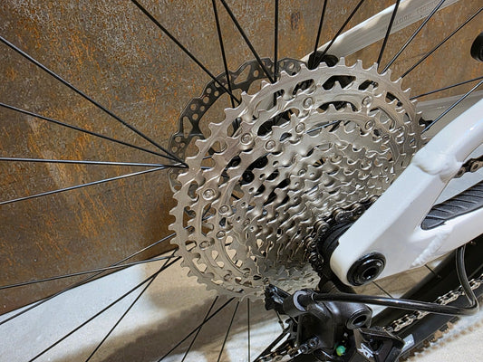 Mountainbike von Scott, SCOTT CONTESSA SPARK 930 / M vor USEDBIKES - OB.DE Hintergrund