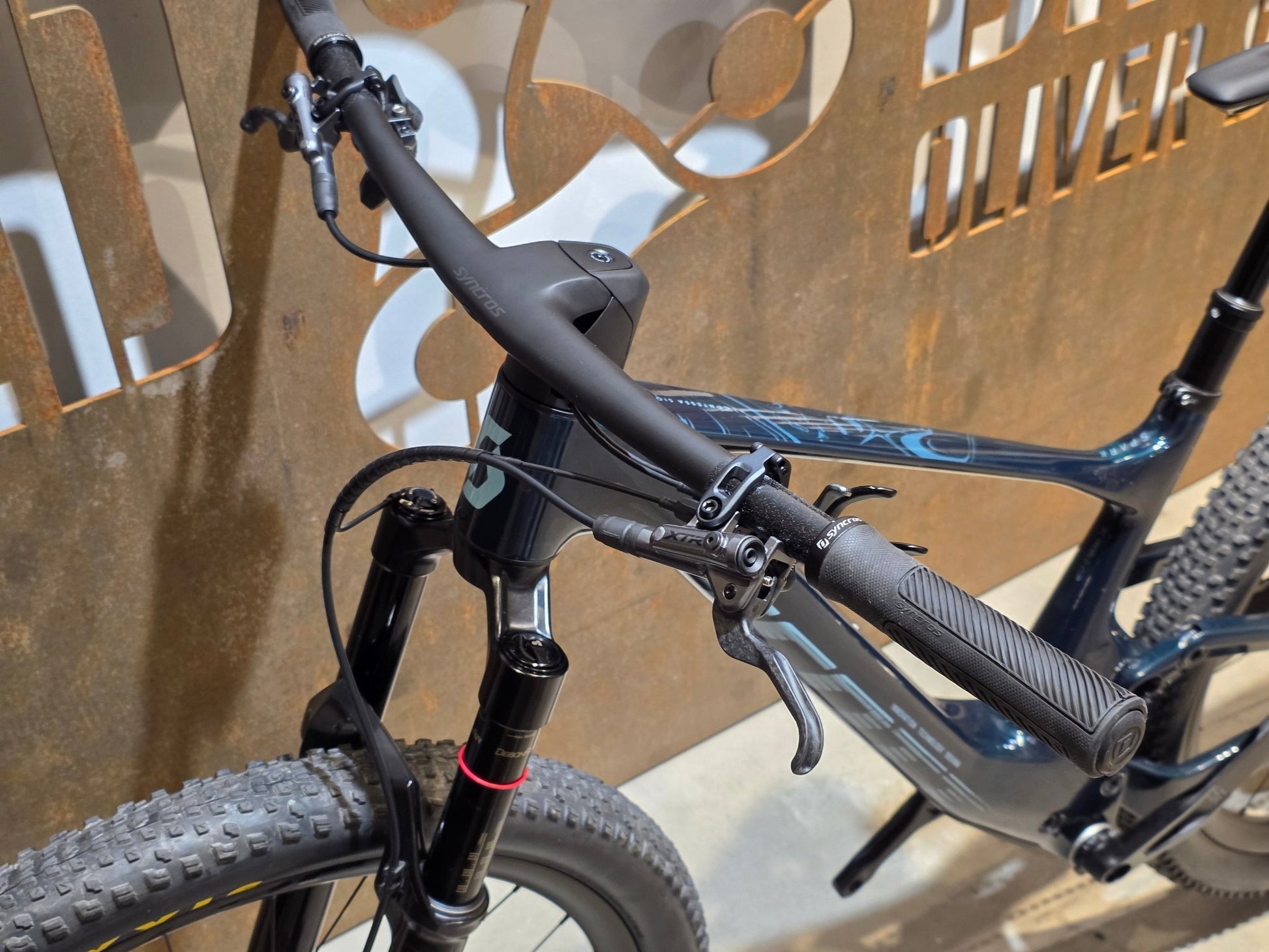 Mountainbike von Scott, SCOTT CONTESSA SPARK RC WORLD CUP / X0 TRANSMISSION / S vor USEDBIKES - OB.DE Hintergrund