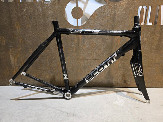 Rennradrahmen von Scott, SCOTT CR1 LIMITED CARBON RAHMENSET / FELGENBREMSE / 54CM in variant_title vor USEDBIKES - OB.DE Hintergrund
