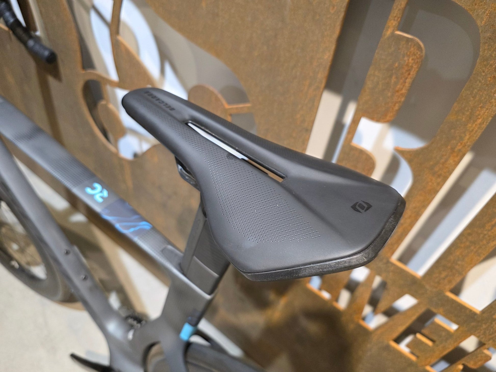 Rennrad von Scott, SCOTT FOIL RC PRO / M vor USEDBIKES - OB.DE Hintergrund