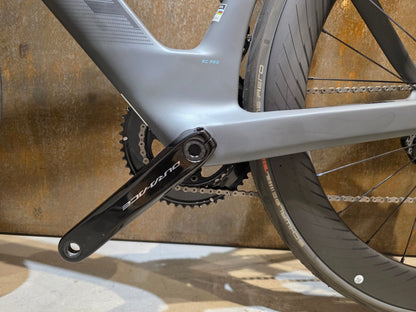 Rennrad von Scott, SCOTT FOIL RC PRO / M vor USEDBIKES - OB.DE Hintergrund